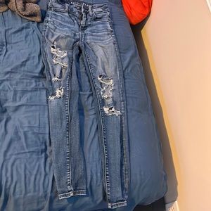 I am selling skinny jeans that has holes on the front.
